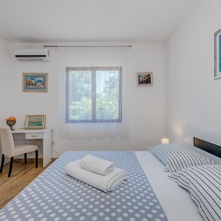 Beachfront Apartment Drazen, With Garden And Parking Split Exterior foto